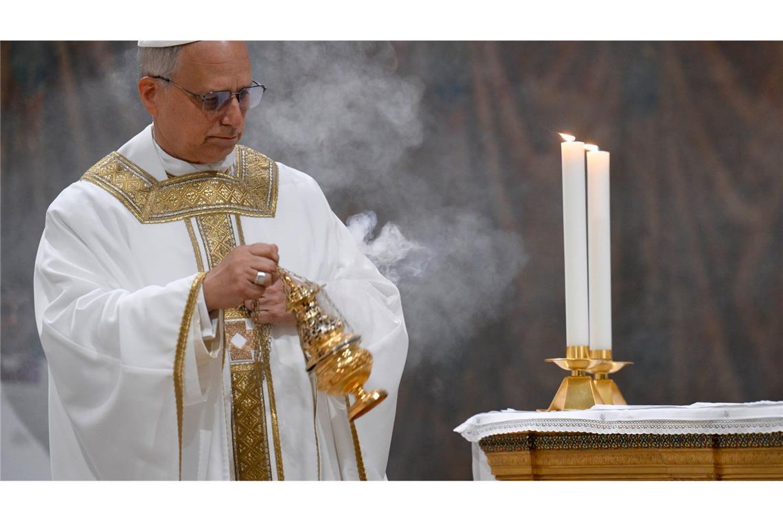 Leo XIV. warnt vor Materialismus Am Morgen nach seiner Wahl zelebrierte der neue Papst eine Messe in der Sixtinischen Kapelle.