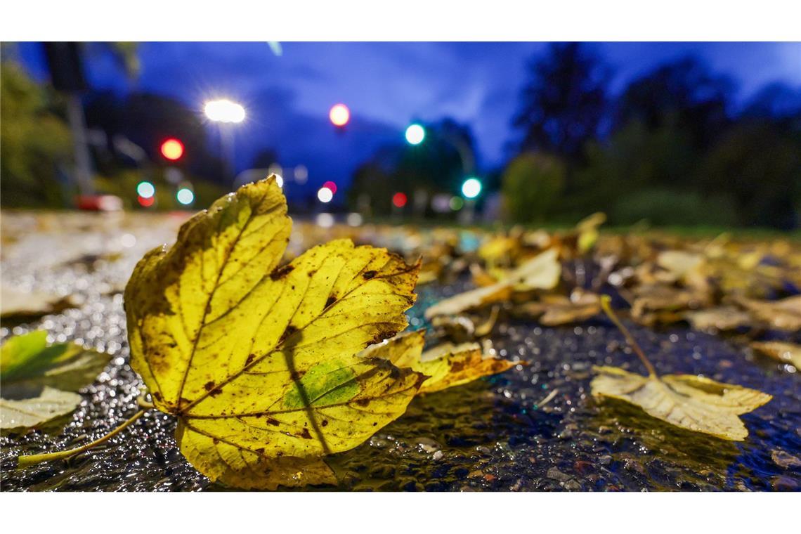 Allerheiligen startet mild – später folgen Regen und Sturm Am Nachmittag wird es stürmisch und regnerisch (Symbolbild).