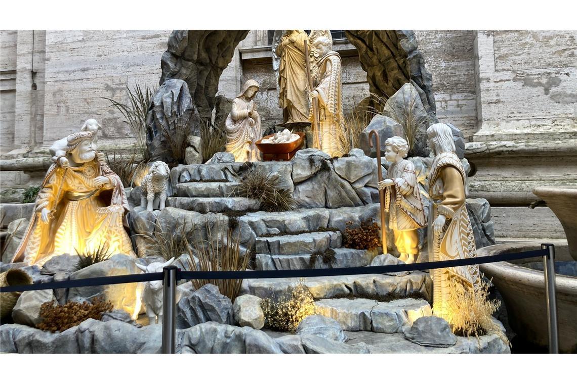 Am Petersdom gibt es eine Krippe, die extra aus Mexiko hergebracht wurde.