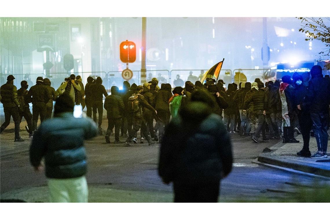 Israel schickt Flugzeuge nach Krawallen in Amsterdam Am Rande des Fußballspiels kam es zu Krawallen.