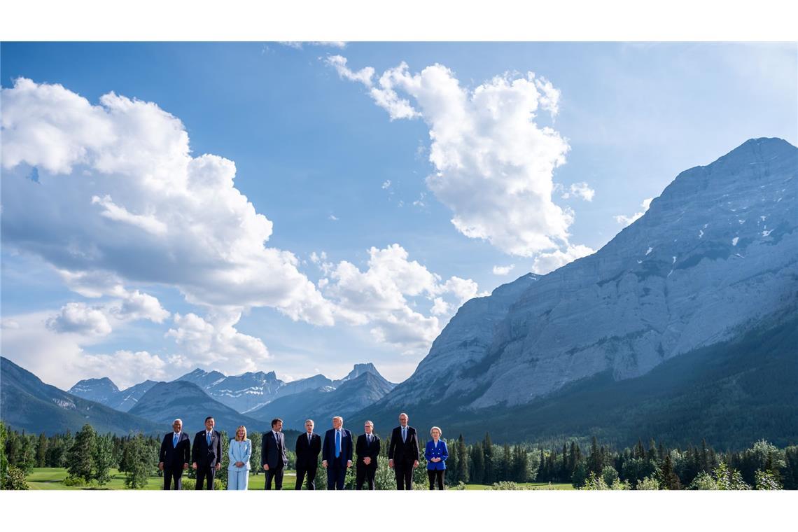 Merz erwartet Handelsdeal mit den USA - Autos mit dabei? Am Rande des G7-Gipfels gab es zahlreiche Gespräche im kleinen Kreis, auch zwischen EU-Kommissionspräsidentin Ursula von der Leyen und US-Präsident Donald Trump.