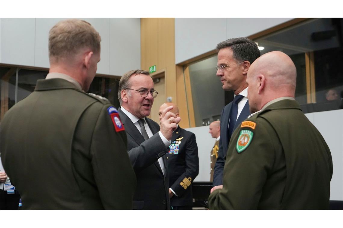 Nato will Verteidigungsfähigkeiten extrem ausbauen Am Rande eines Treffens der sogenannten Ukraine-Kontaktgruppe in Brüssel kündigte Pistorius einen neuen Anlauf für die internationale Verstärkung und Aufrechterhaltung der ukrainischen Flugabwehr an.