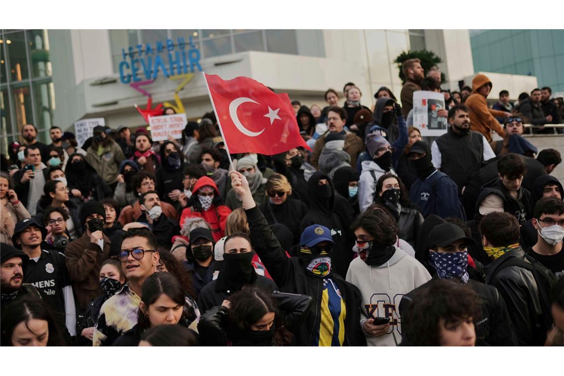Menschenrechtler prangern Polizeigewalt in Türkei an Am Samstag ist in Istanbul eine Groß-Demo geplant.