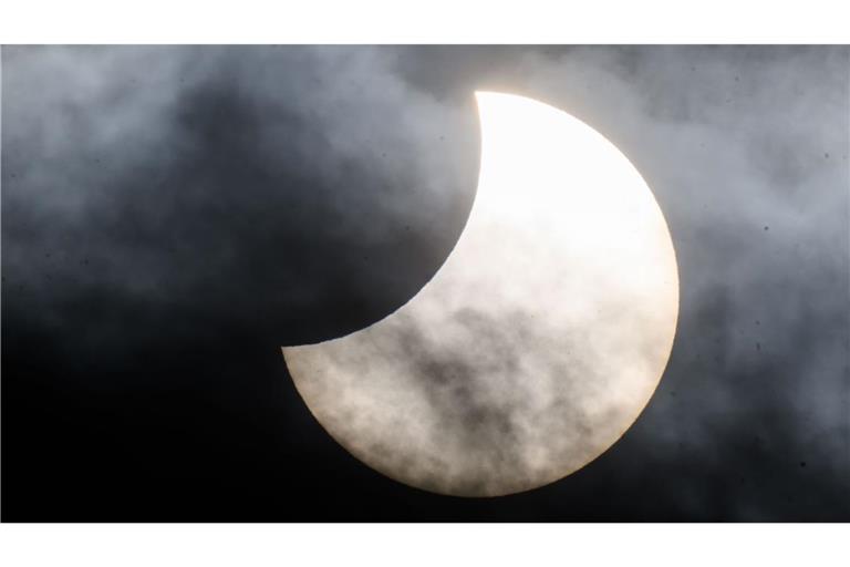 Am Samstag kommt es zu einer partiellen Sonnenfinsternis. (Symbolbild)