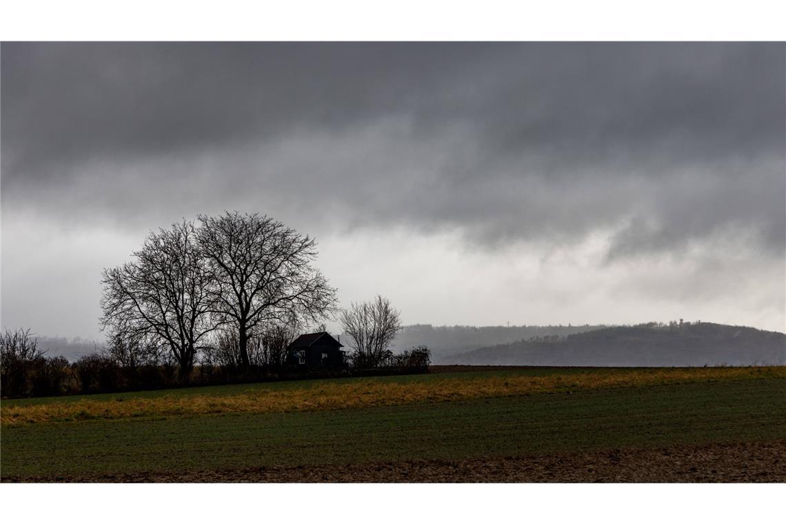 Am Sonntag bleibt es überwiegend grau und trüb im Südwesten. Auch die neue Woche startet wolkig (Symbolbild).