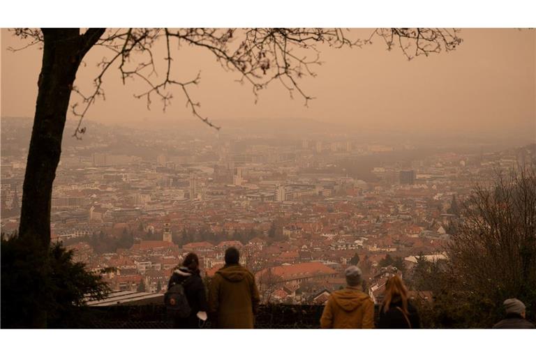 Am Sonntag könnte es ein wenig trüber am Himmel werden. (Archivbild)