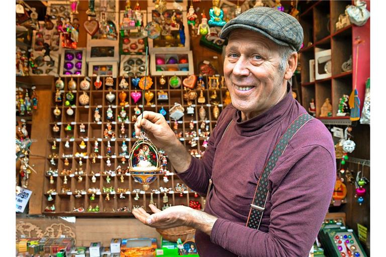 Am Stand von Karl-Heinz Regele gibt es eine große Auswahl an ausgefallenem Baumschmuck.