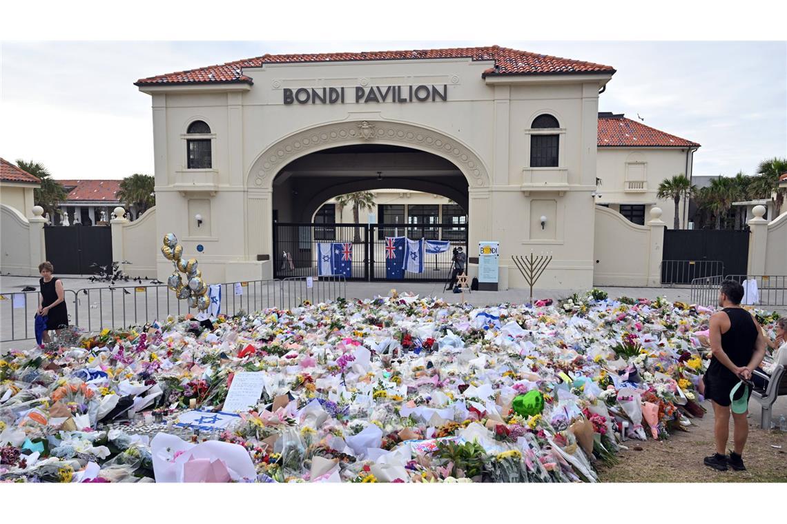 Am Strand wird an die Opfer erinnert.