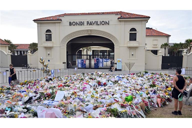 Am Strand wird an die Opfer erinnert.