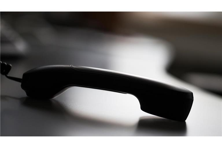 Am Telefon tischten die Betrüger der Frau eine Unfallgeschichte auf (Symbolfoto).