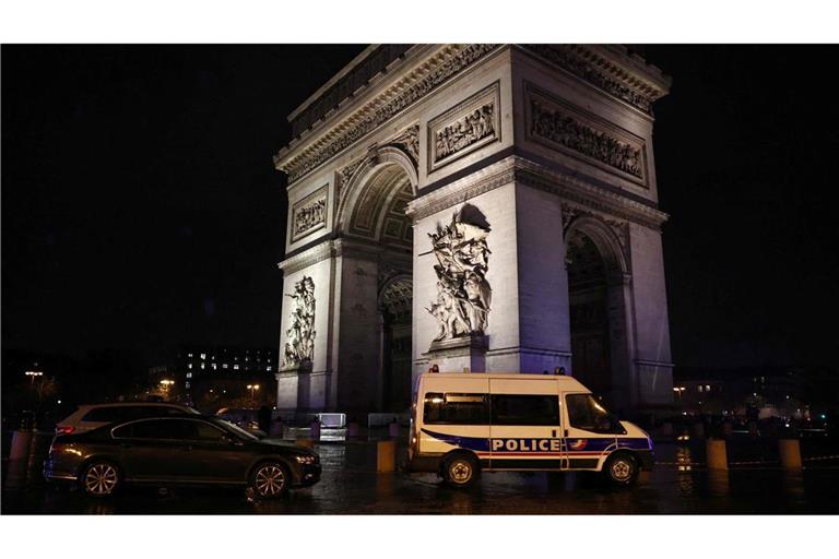 Am Triumphbogen wurde ein Gendarm angegriffen.