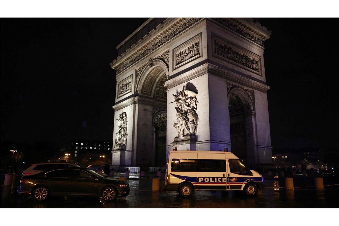 Am Triumphbogen wurde ein Gendarm angegriffen.
