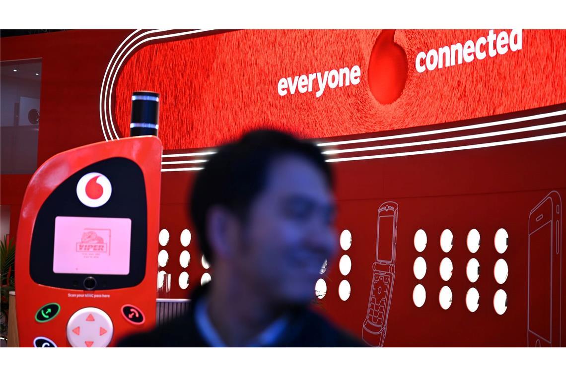 Am Vodafone-Messestand beim Mobile World Congress stand im März eine Handyattrappe, die an ein altes Nokia-Handy erinnerte. Solche Handys droht die Funkstille, wenn 2028 2G abgestellt wird. (Archivbild)