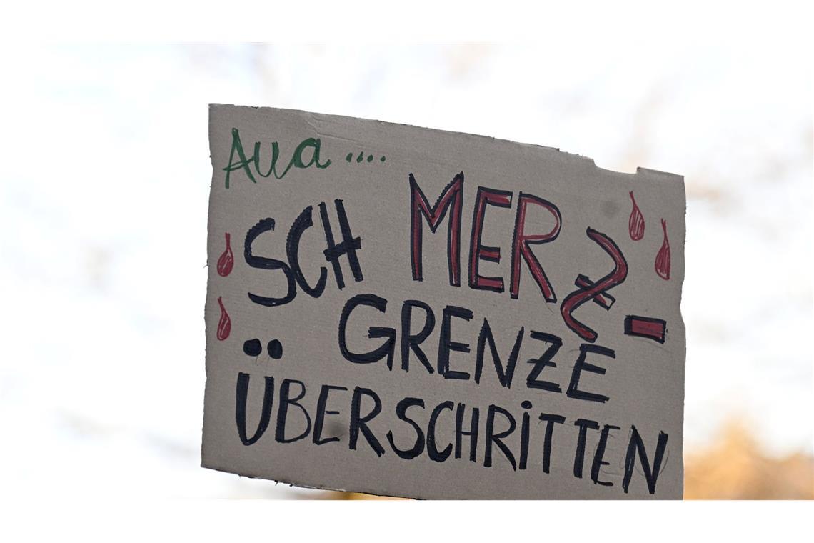 Der Protest ist wichtig Am Wochenende demonstrierten in ganz Deutschland zahlreiche Menschen gegen den CDU-Kanzlerkandidaten Friedrich Merz.