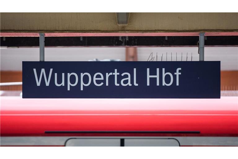 Am Wuppertaler Hauptbahnhof halten während der fünfmonatigen Bauphase überhaupt keine Fernzüge. (Archivbild)