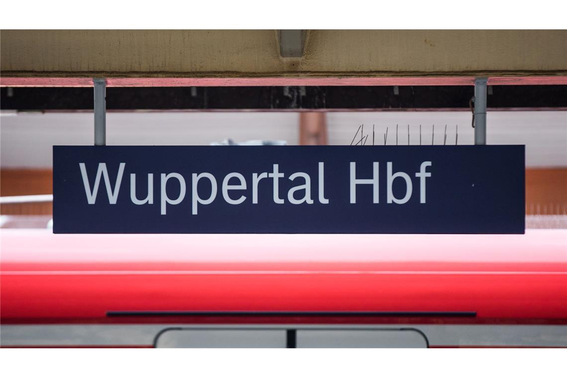 Am Wuppertaler Hauptbahnhof halten während der fünfmonatigen Bauphase überhaupt keine Fernzüge. (Archivbild)