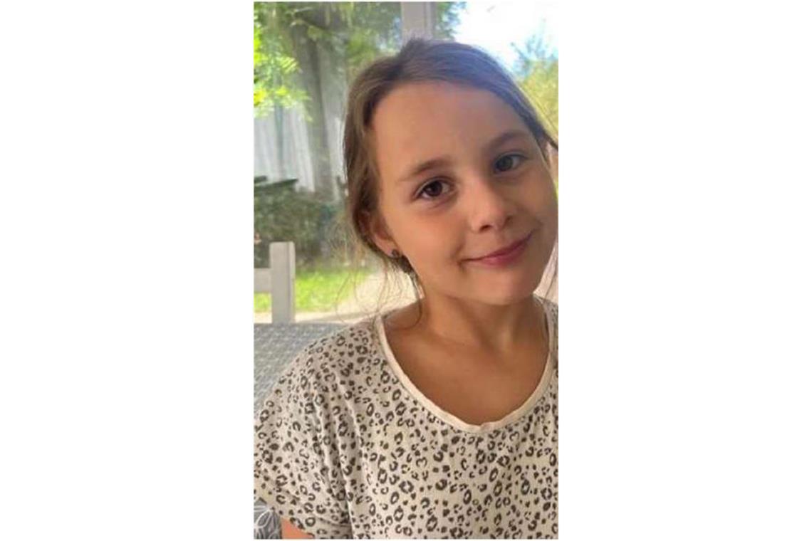 Polizei sucht mit Bild nach zwei vermissten Kindern Amaja Sehida hat ein schlankes Erscheinungsbild, dunkelblondes Haar und ist rund 1,25 Meter groß.