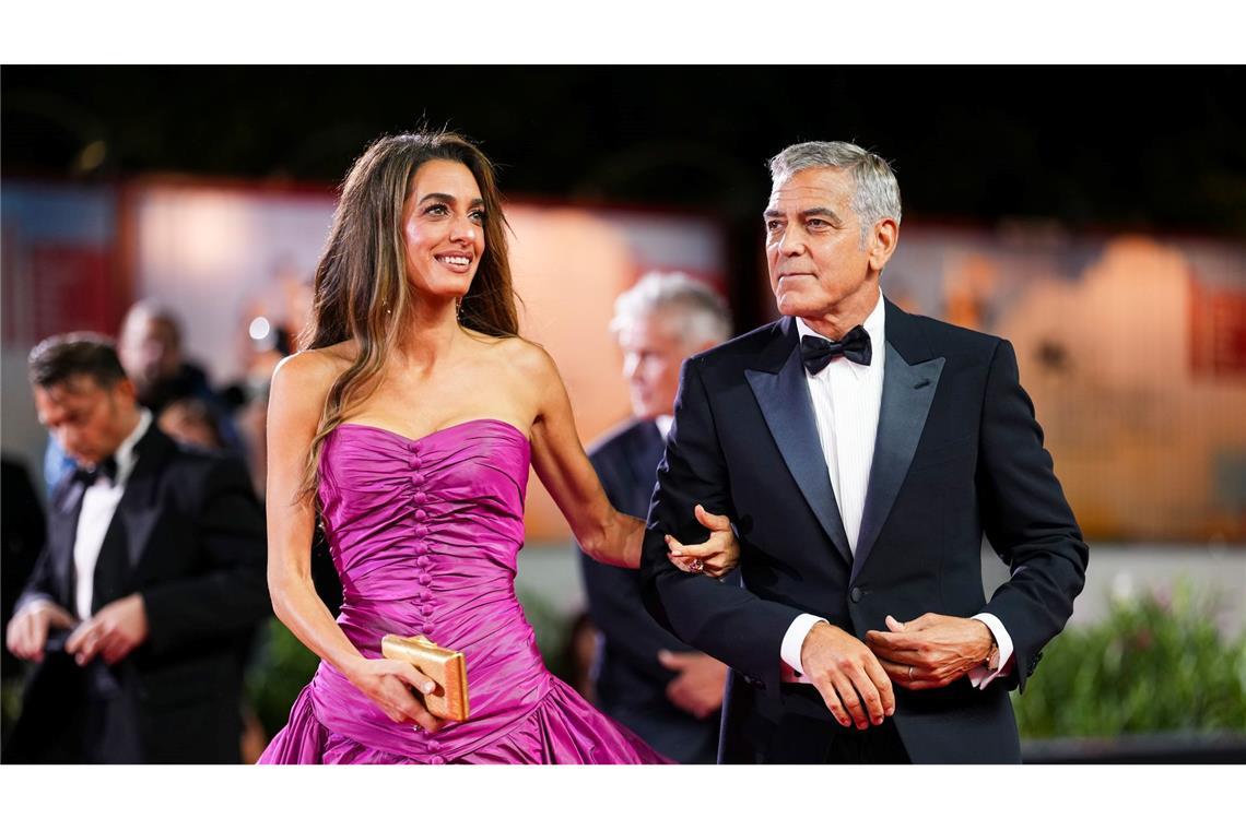 George Clooney trotz Krankheit auf dem roten Teppich Amal und George Clooney vor der Premiere von "Jay Kelly".