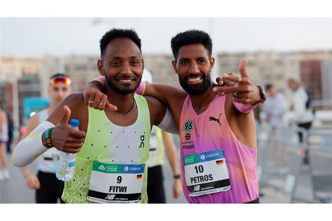 Amanal Petros (r) nahm Samuel Fitwi (l) den deutschen Marathon-Rekord wieder ab.
