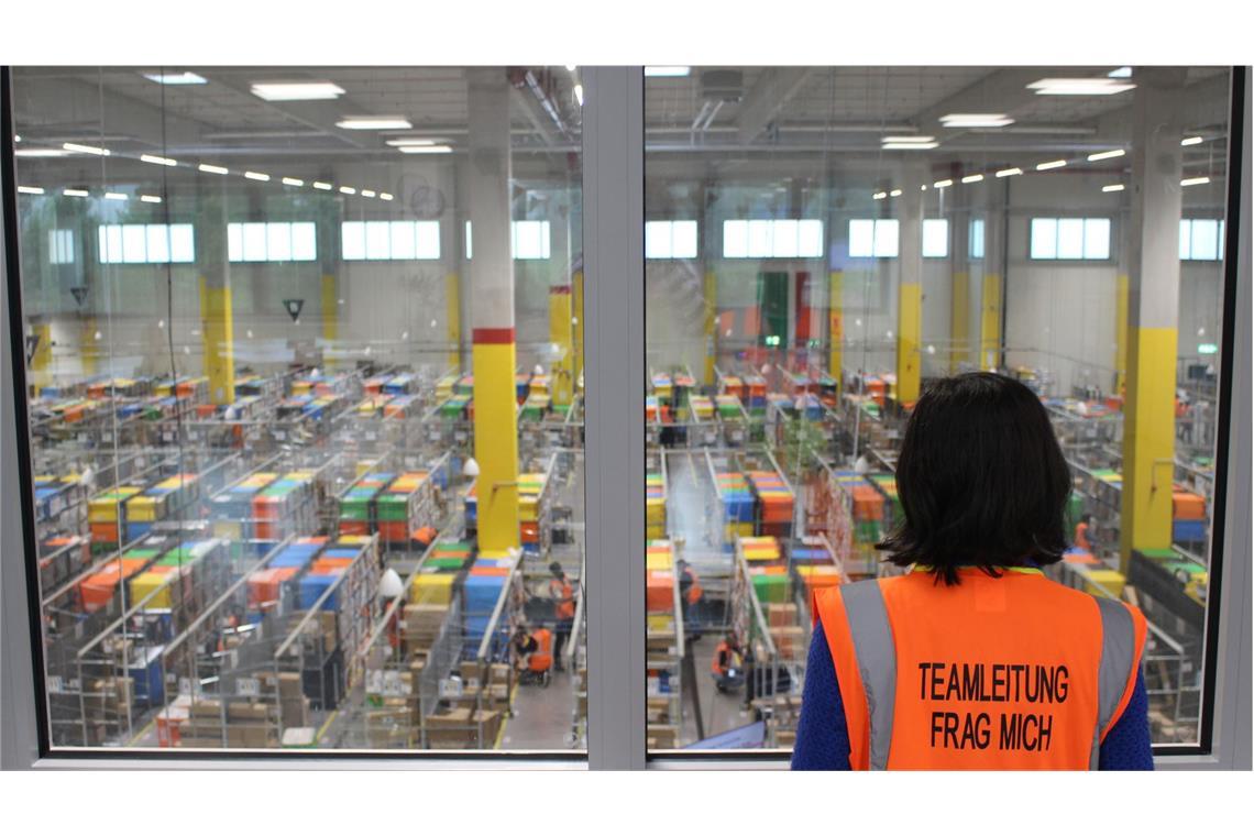 Amazon blockiert freie Kommentare zu Angela Merkel Amazon-Verteilzentrum in Sindelfingen.