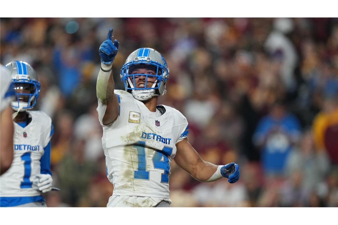 Amon-Ra St. Brown bejubelte seinen Touchdown mit einem Gruß an US-Präsident Donald Trump, der sich das Spiel vor Ort anschaute.