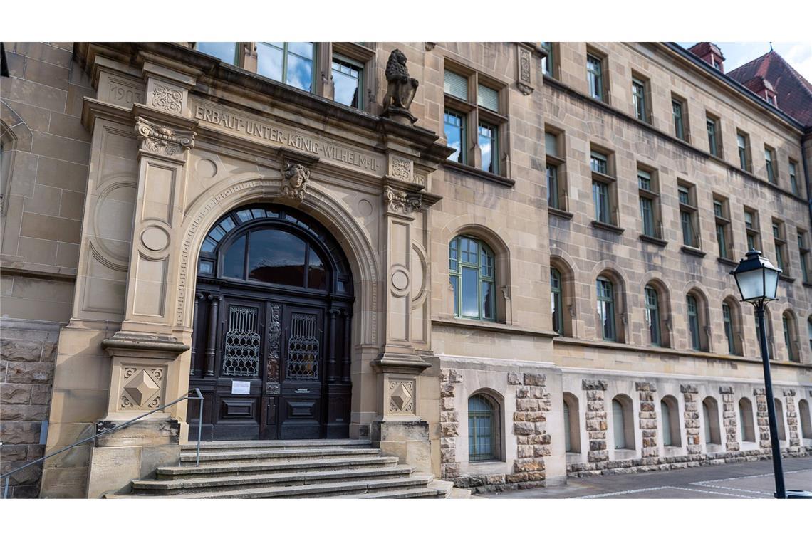 Mann vergewaltigt Mann - Elf Jahre Haft Amts- und Landgericht Tübingen. Ein Mann hat einen Bekannten aus einem Fenster gestoßen und anschließend vergewaltigt (Symbolfoto).