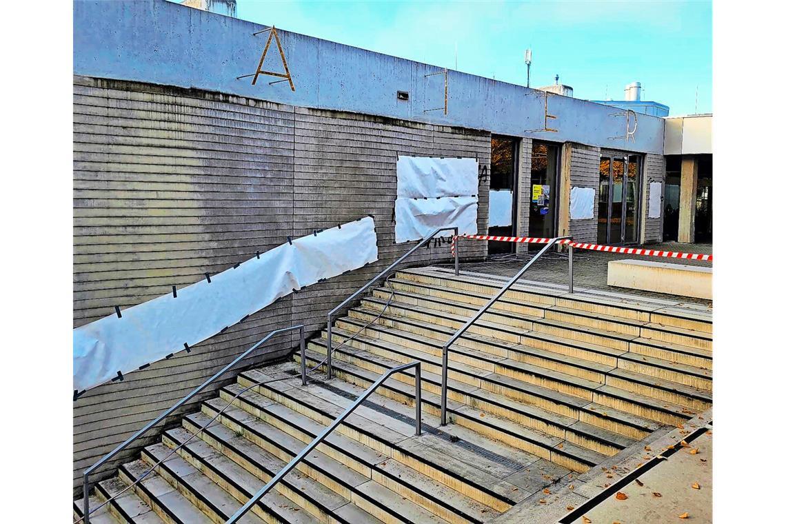 Antiisraelische Graffiti an Mensa und Unigebäude An das Otto-Rettenmaier-Audimax gegenüber der Mensa wurden mehr als zehn Parolen gesprüht.