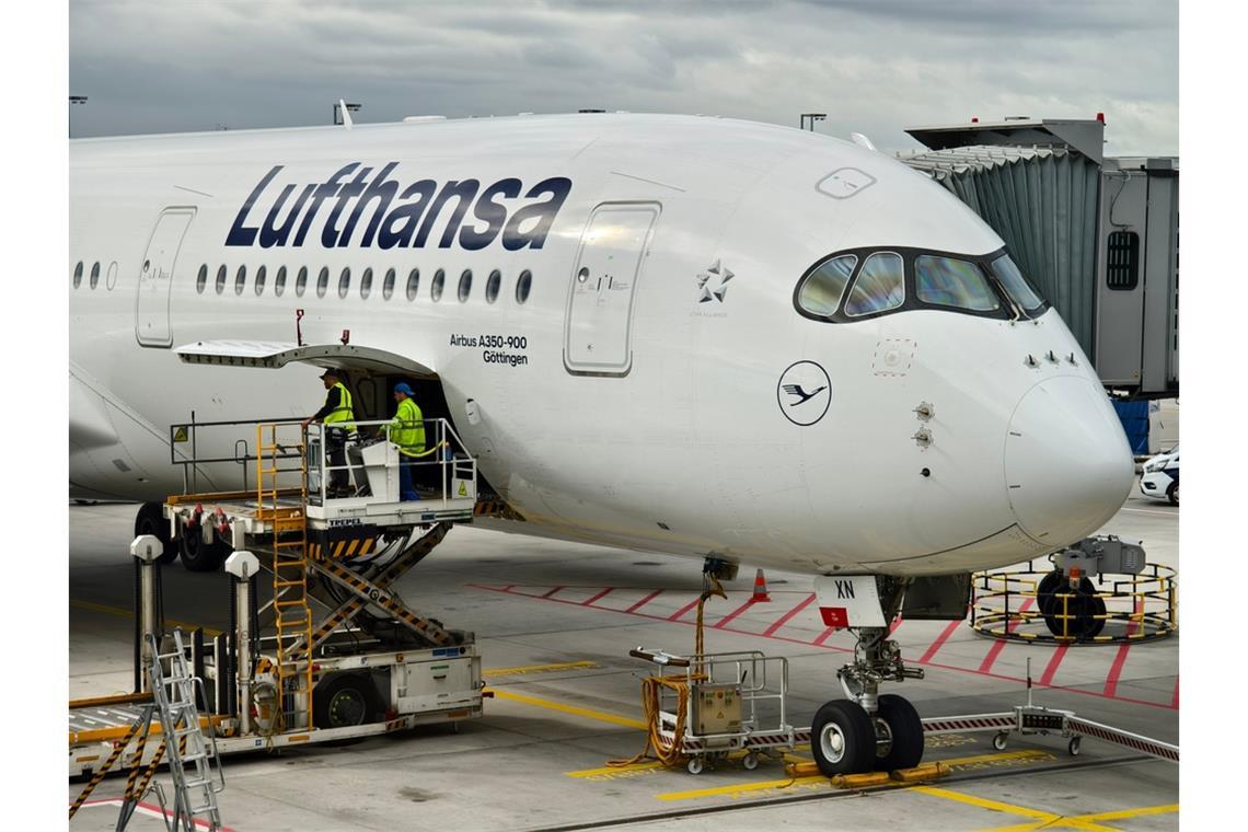Wann ist der Streik bei der Lufthansa? An den Flughäfen könnten bald einige Maschinen stehen bleiben.
