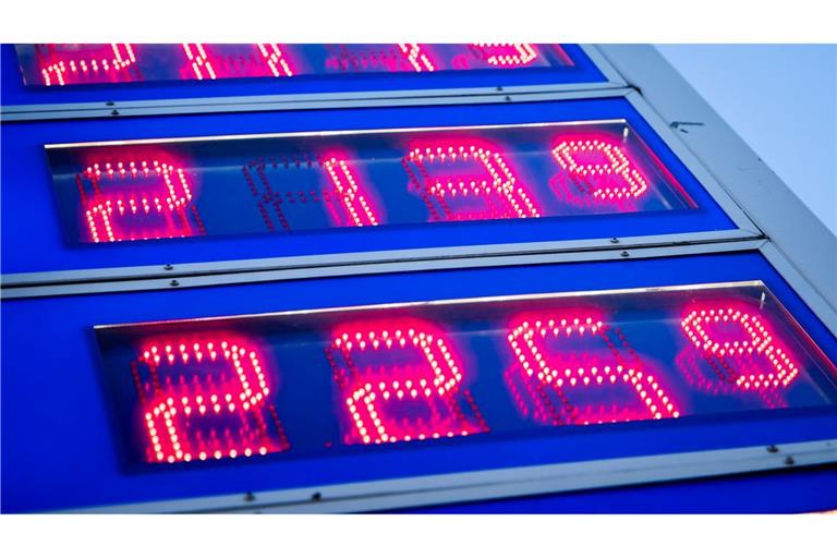 An den Tankstellen bekommen die Menschen in Deutschland die Auswirkungen des Krieges im Iran zu spüren. (Symbolbild)