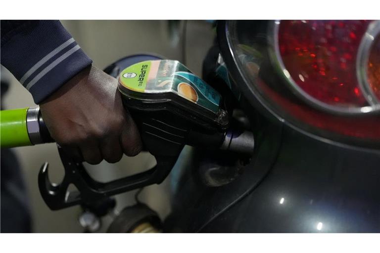 An den Tankstellen stiegen die Preise am Dienstag weiter.