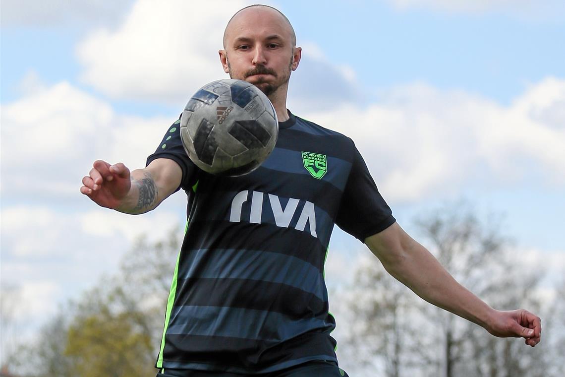 An den Wochenenden ist Sorin dann für den FC Viktoria in der Kreisliga A am Ball. Foto: A. Becher