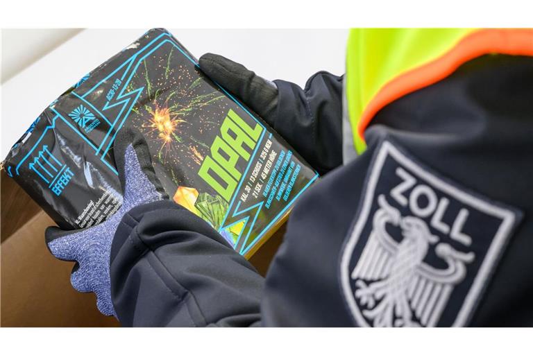 An der bayerisch-tschechischen Grenze hat die Bundespolizei mehrere Autofahrer mit illegalen Böllern aufgegriffen (Symbolbild).