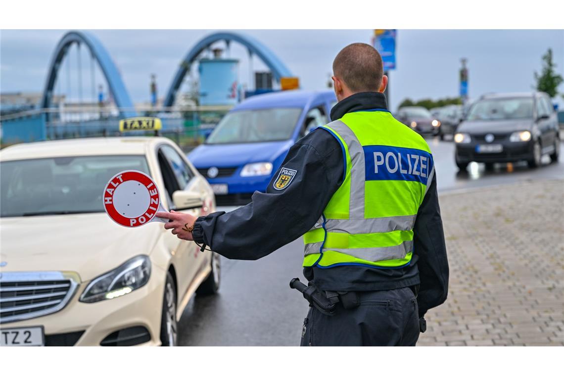 Wer will was bei Migration und wie soll das zusammenpassen? An der Grenze zu Polen gibt es seit dem 16. Oktober 2023 stationäre Kontrollen. Das heißt aber nicht, dass jedes einzelne Fahrzeug kontrolliert wird. (Archivbild)