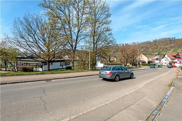 An der Hörschbachschule setzt sich die Schulleitung für einen Zebrastreifen oder Fußgängerüberweg mit Querungshilfe an der Siebenkniestraße ein. Nun soll geprüft werden, ob die Voraussetzungen dafür gegeben sind. Foto: Stefan Bossow