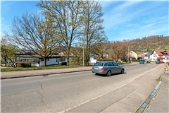 An der Hörschbachschule setzt sich die Schulleitung für einen Zebrastreifen oder Fußgängerüberweg mit Querungshilfe an der Siebenkniestraße ein. Nun soll geprüft werden, ob die Voraussetzungen dafür gegeben sind. Foto: Stefan Bossow