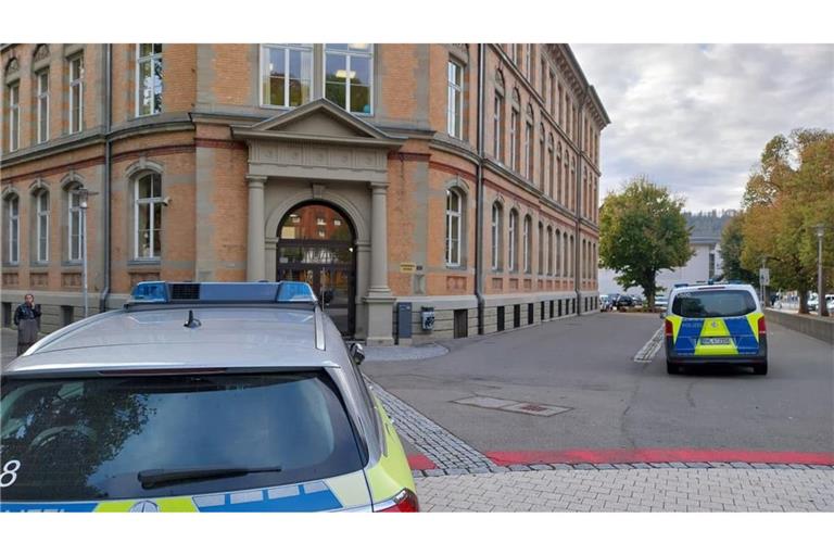 An der Hohenbergschule in Albstadt-Ebingen wurde nach einem Angriff ein ehemaliger Schüler festgenommen.