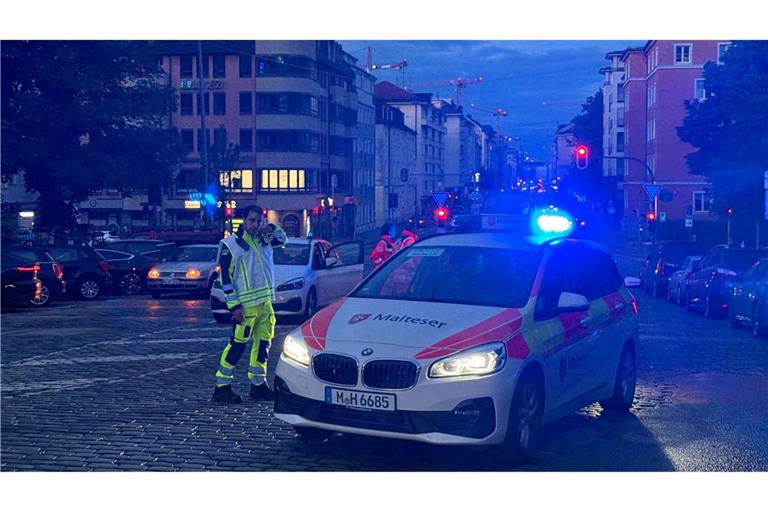 An der Theresienwiese hat die Polizei auf eine Frau geschossen. Sie hatte vorher Passanten angegriffen.