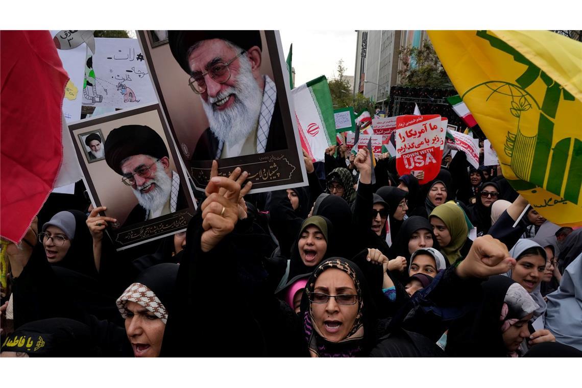 Medien: Iran plant "heftige und komplexe" Attacke auf Israel An einem neuen Angriff auf Israel sollen Medienberichten zufolge auch die regulären iranischen Streitkräfte beteiligt sein.