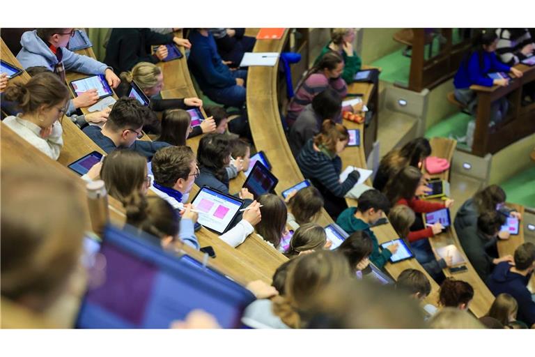 An Hochschulen gibt es fachspezifische Brückenkurse, um die Defizite auszugleichen. (Symbolbild)