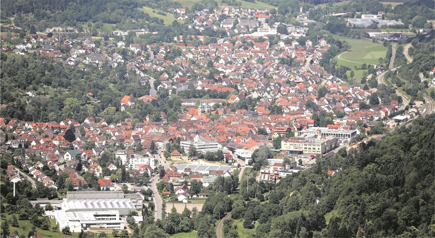 An vielen Stellen im Sanierungsgebiet Bahnhof/östlich Klosterhof gibt es Bewegung. Die Stadt hofft, an wichtigen Stellen die Entwicklung selbst in die Hand nehmen zu können. Foto: F. Muhl