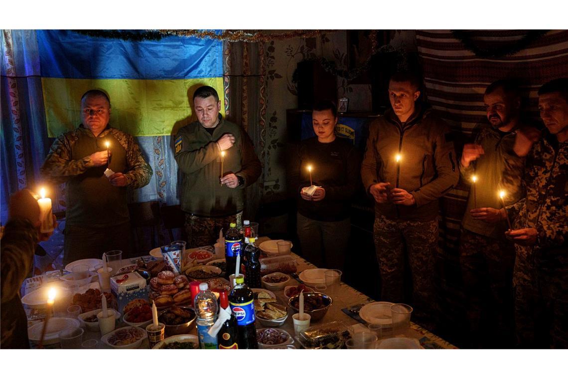 Selenskyj meldet Stromausfälle nach massiven Angriffen An Weihnachten zielt Russland mit seinen Angriffen auf die Energieversorgung der Ukraine.