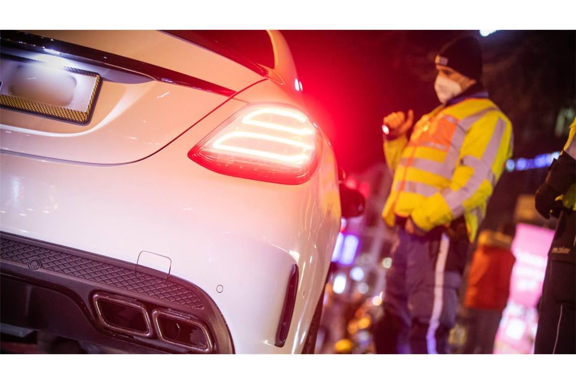 An zwei verschiedenen Orten in der Region wurde die Polizei am Mittwochabend wegen Fautschlägen im Straßenverkehr gerufen. (Symbolbild)