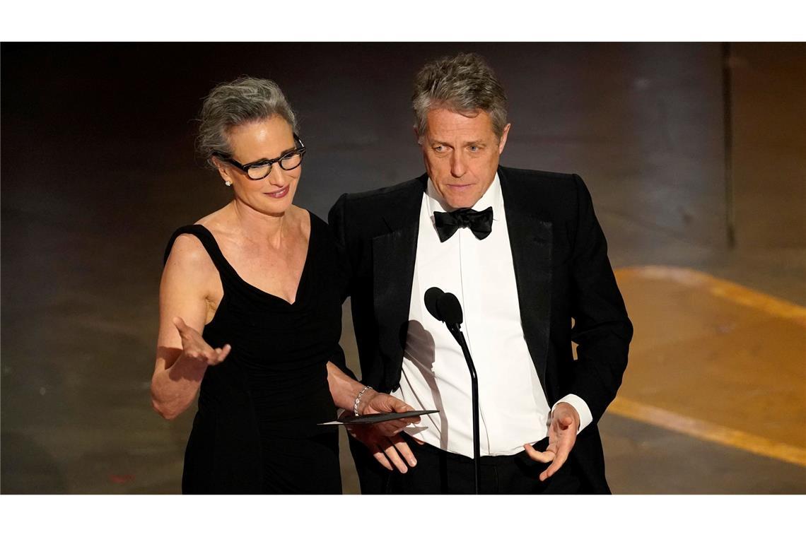 Legendäre Liebesfilme: Wie gut sind sie gealtert? Andie MacDowell und Hugh Grant fast 30 Jahren nach "Vier Hochzeiten und ein Todesfall" (Originaltitel: Four Weddings and a Funeral) - bei den Oscars 2023.