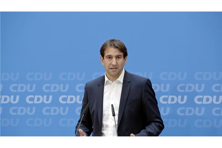 Andreas Jung bei einer Pressekonferenz.