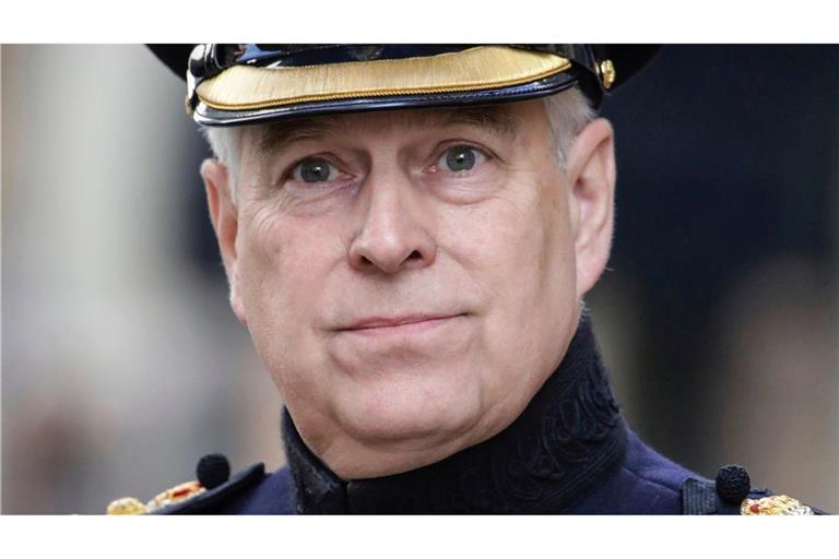 Andrew verliert auch seinen letzten militärischen Titel.