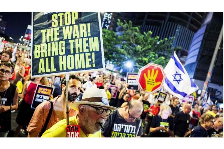 Angehörige der Hamas-Geiseln demonstrieren für deren Freilassung.