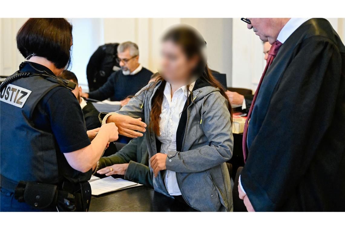 Angeklagter in Mordprozess: "Ich war wie von Sinnen" Angeklagt ist auch die Partnerin des nun geständigen Mannes.