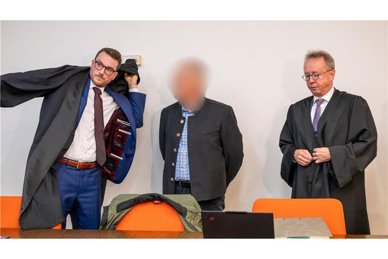 Angeklagt sind vor dem Landgericht München II zwei Bahnmitarbeiter unter anderem wegen fahrlässiger Tötung.