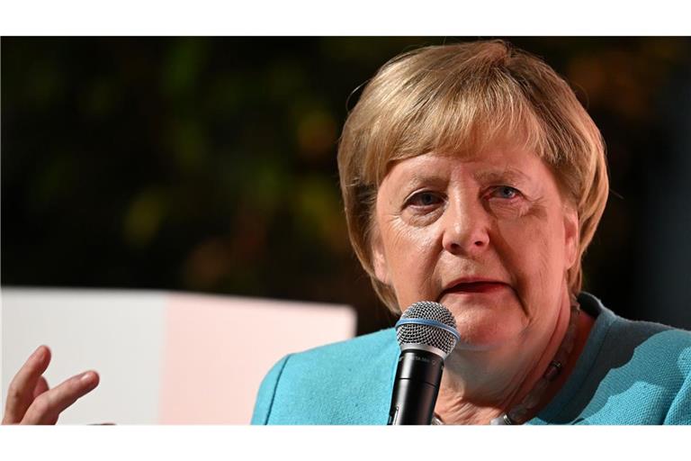 Kritik an „Stadtbild“-Aussage von Merz? Merkel mahnt „Maß und Mitte“ an Angela Merkel las bei einer Lesung in Bonn gut eineinhalb Stunden aus ihrer Autobiografie „Freiheit“ vor (Archivbild).