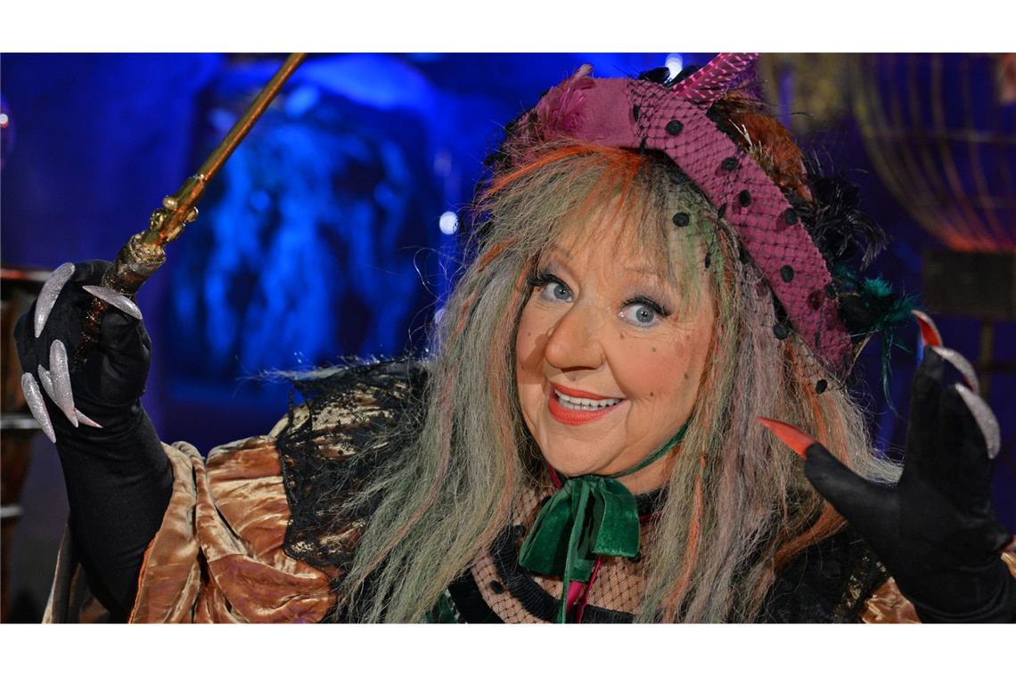 Angelika Mann in der Rolle als "Märchenrätselhexe" während einer Fernsehproduktion. (Archivbild)